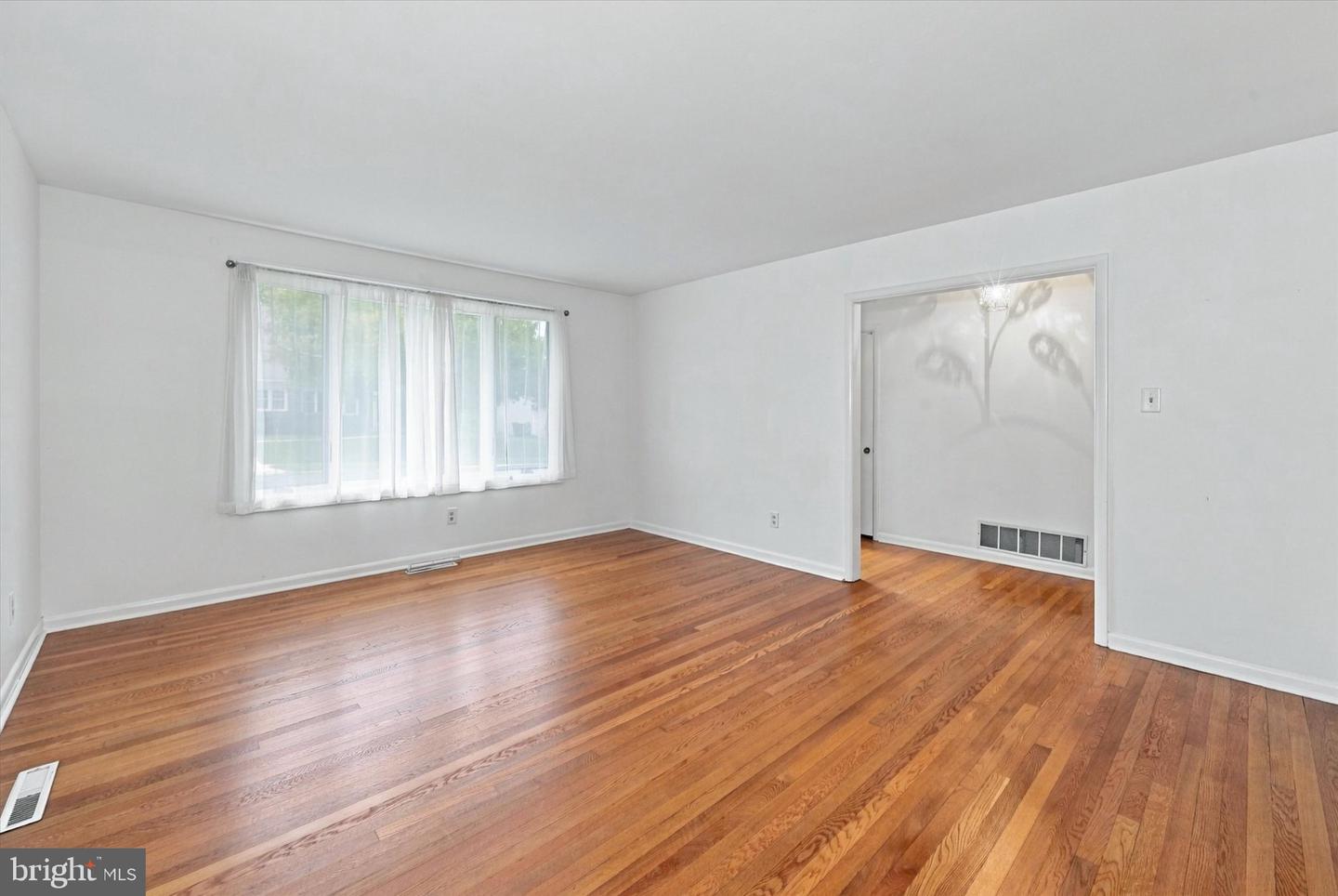 202 Alders Dr Property Photo 6