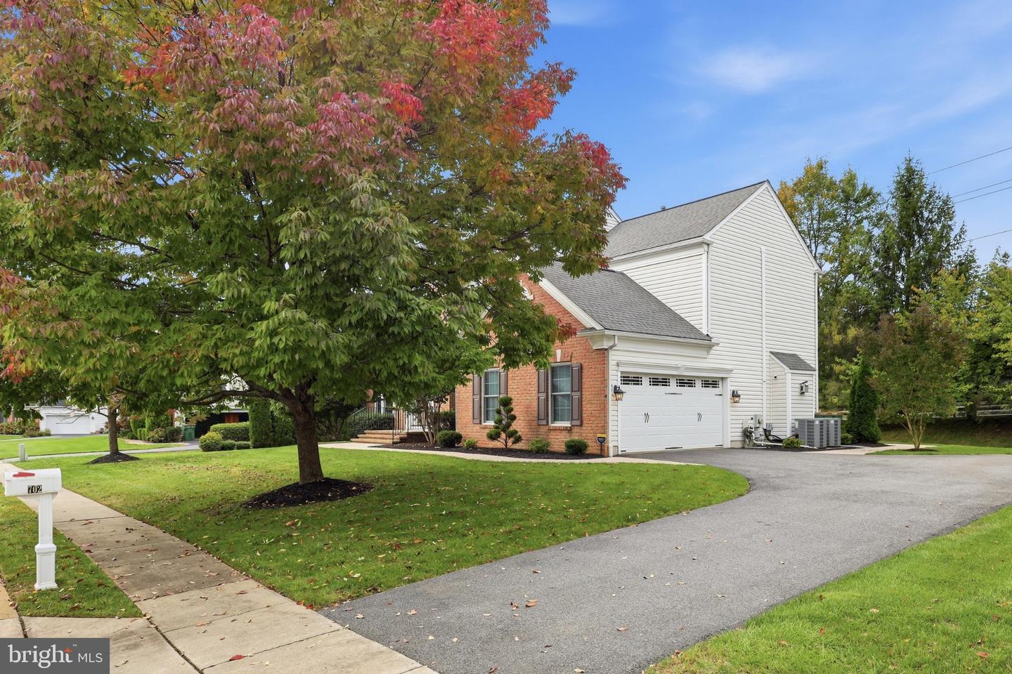 702 Willington Square Way Property Photo 3