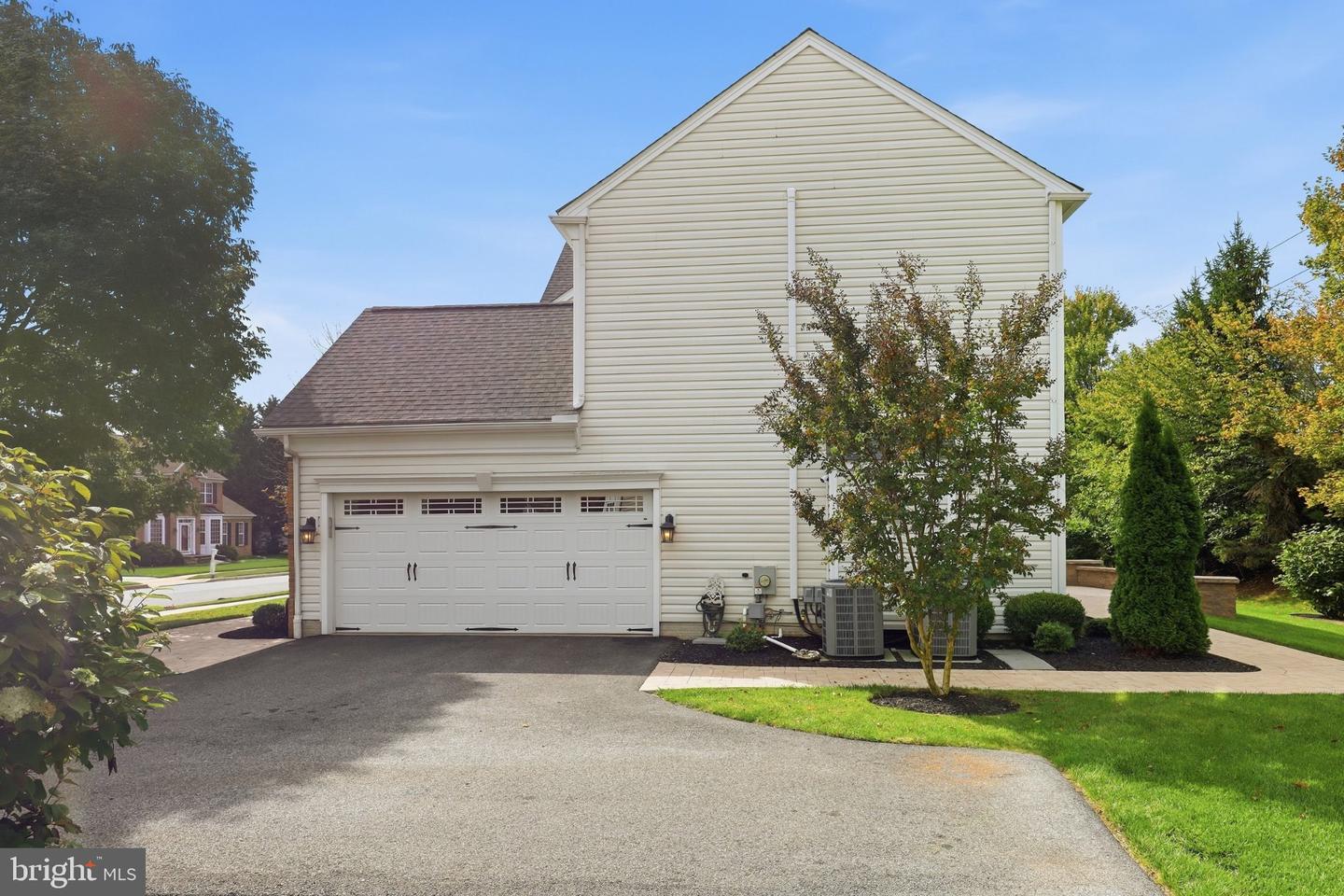 702 Willington Square Way Property Photo 4