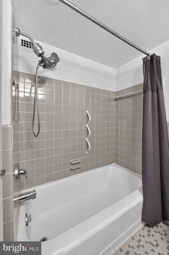 1301 N Harrison St #1105 Property Photo 21