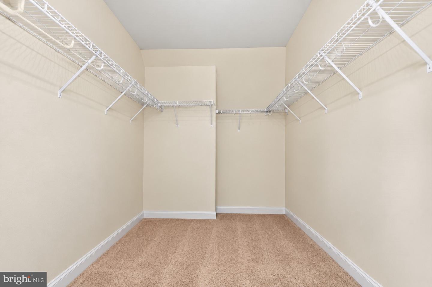 4601 Dupont Pkwy Property Photo 50