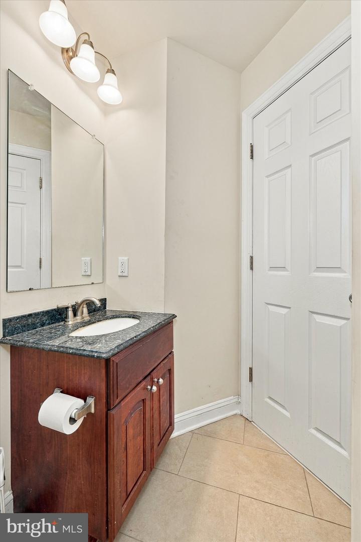 4601 Dupont Pkwy Property Photo 56