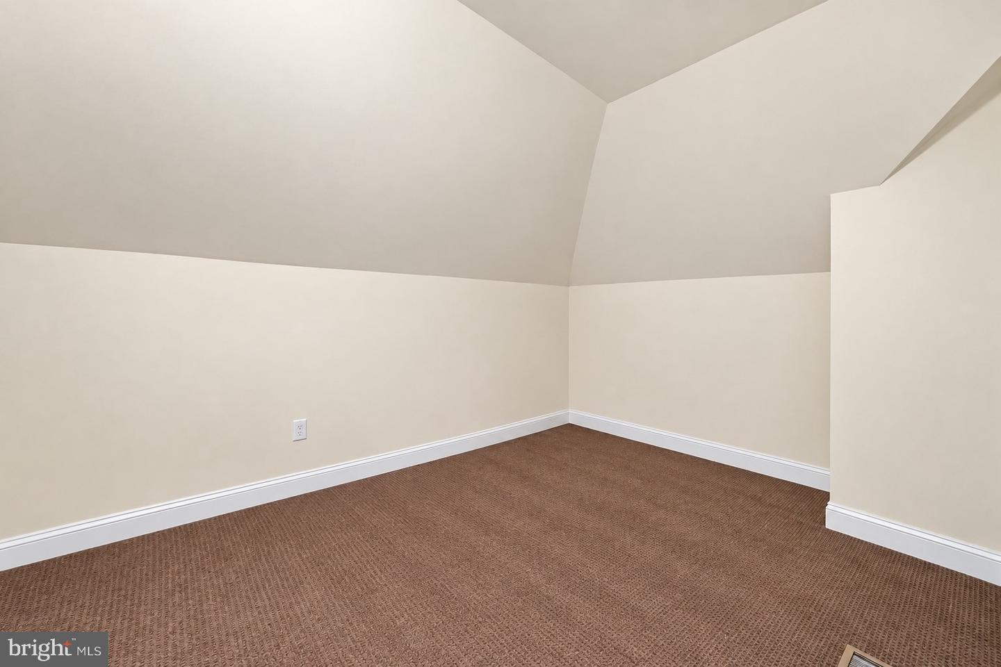 4601 Dupont Pkwy Property Photo 62