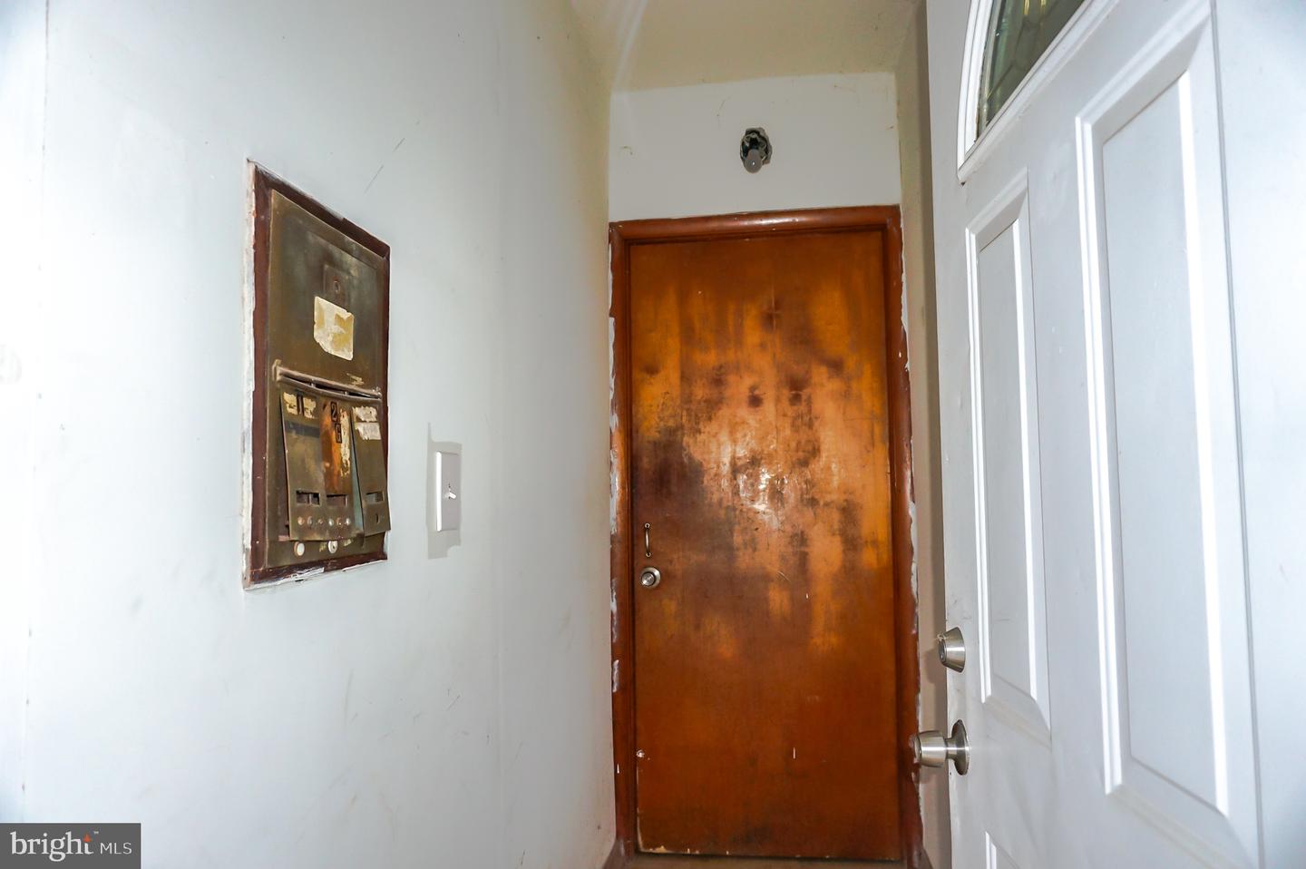 412 W 30th St Property Photo 13