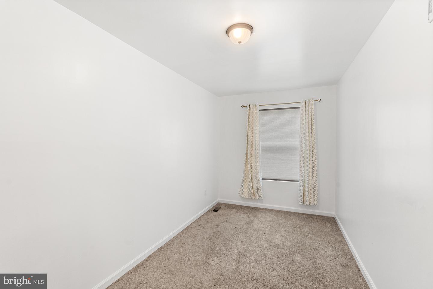 641 S Connell St Property Photo 15