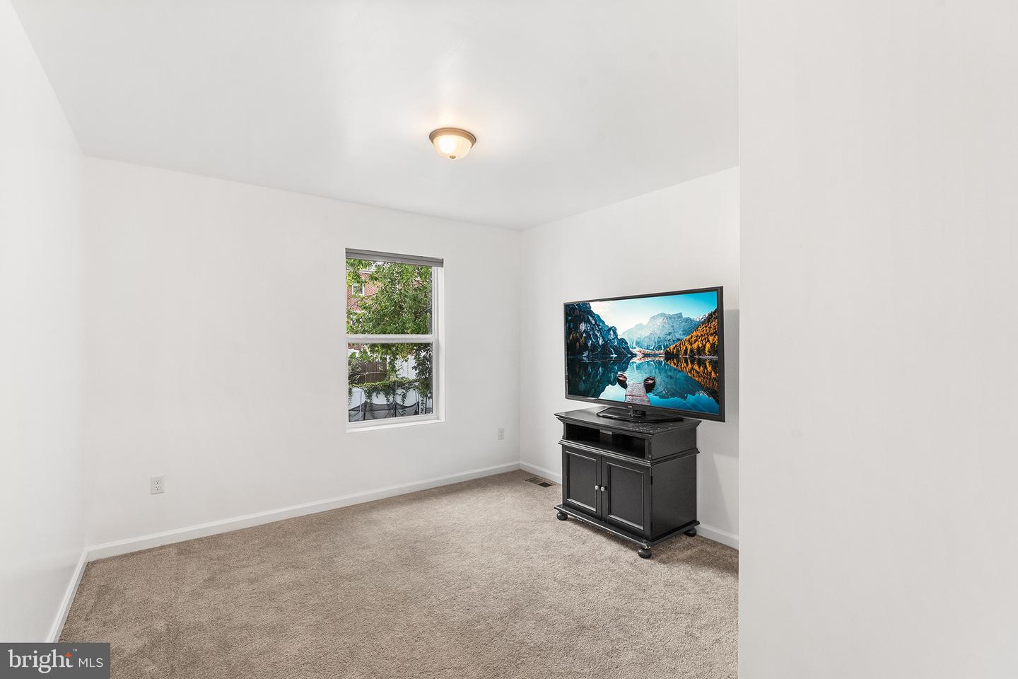 641 S Connell St Property Photo 17