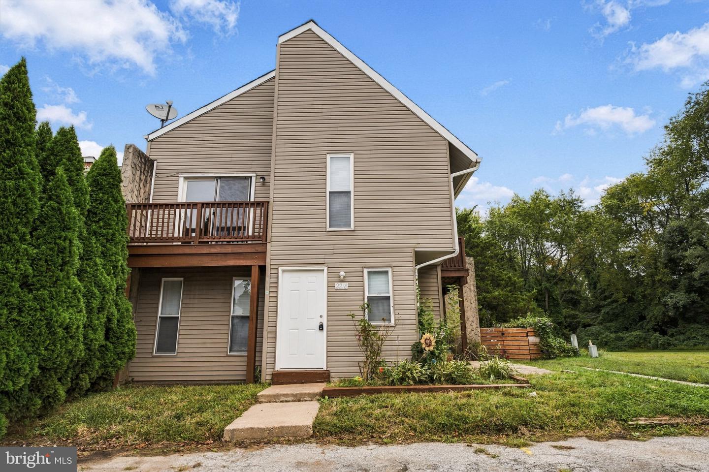 2218 Dickens Ter Property Photo 1