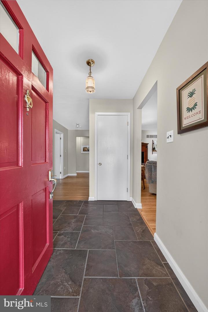 2404 Newton Rd Property Photo 8