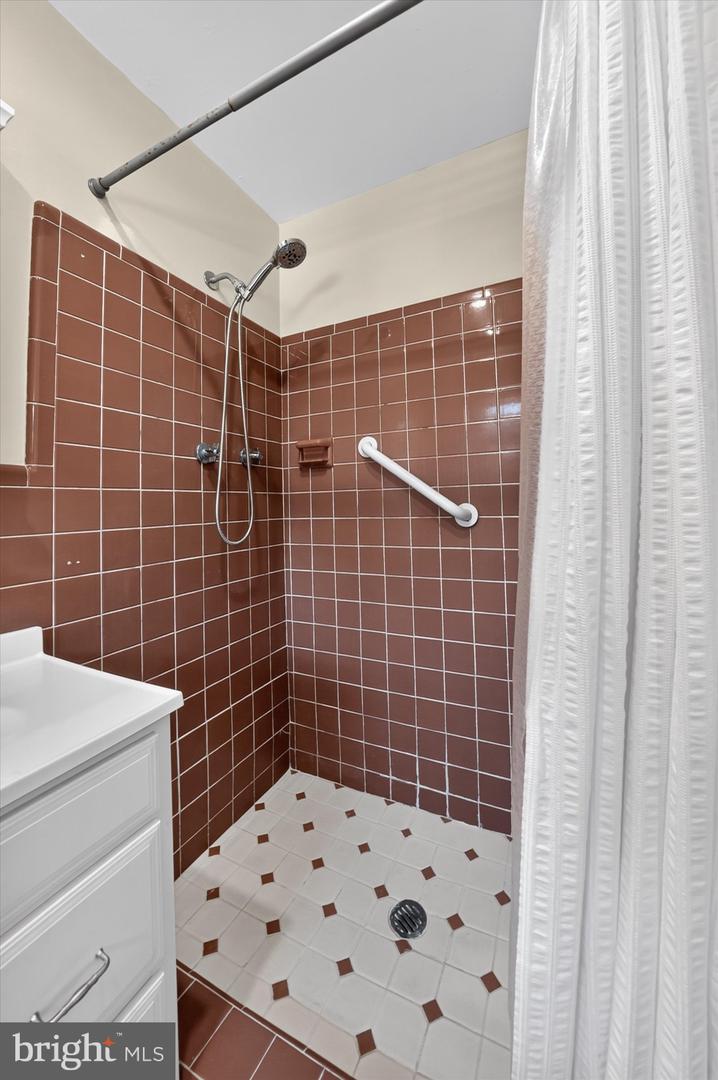 2404 Newton Rd Property Photo 24