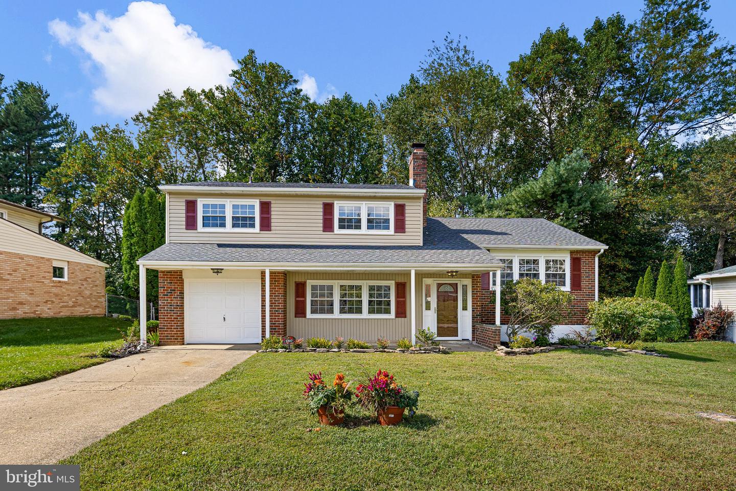 1207 FLINT HILL RD Property Photo 1