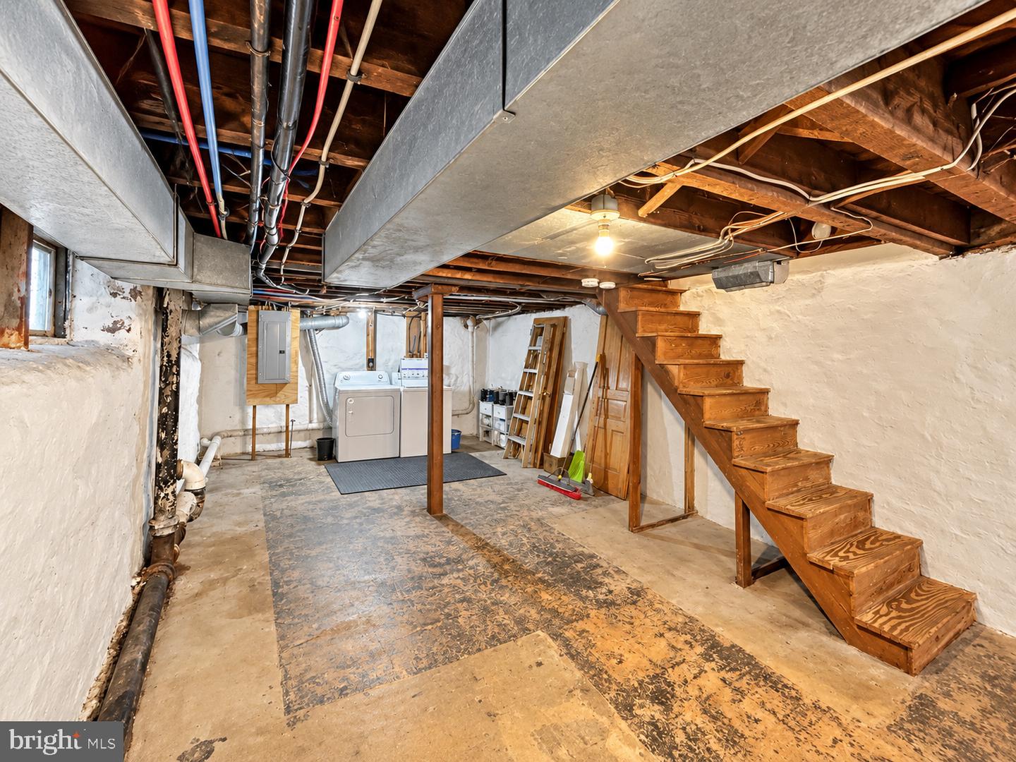 1111 W 9th St Property Photo 14