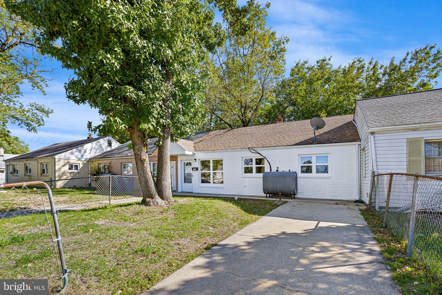 211 PILGRIM RD Property Photo 1