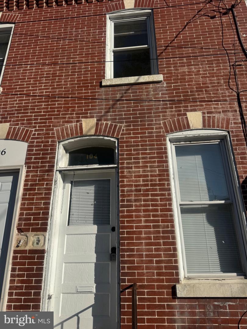104 N FRANKLIN ST Property Photo 1