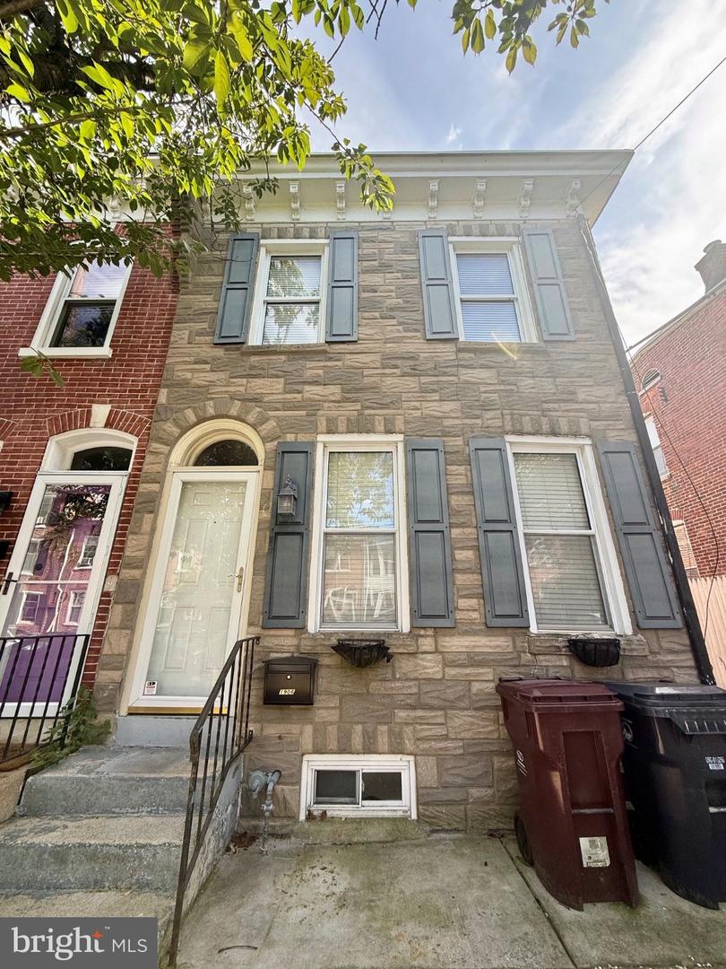 1906 N SCOTT ST Property Photo 1