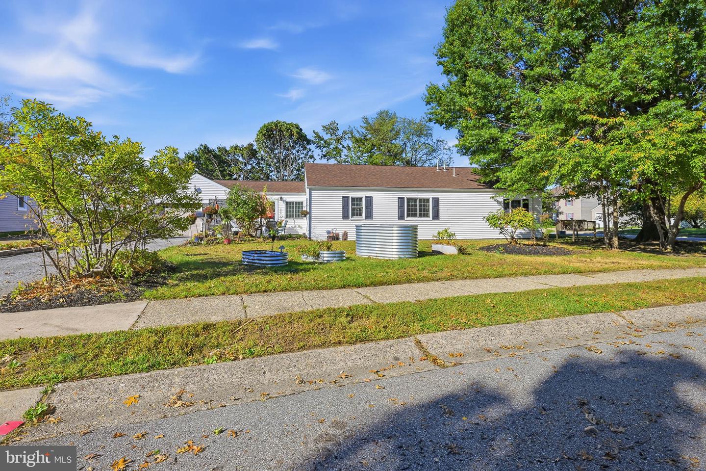 718 WOODSEDGE RD Property Photo 1