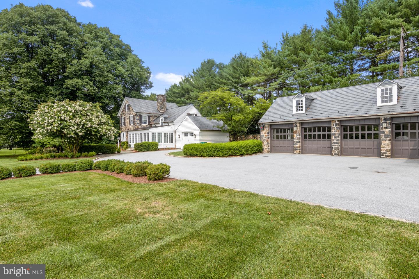 1 Great Barn Ln Property Photo 3