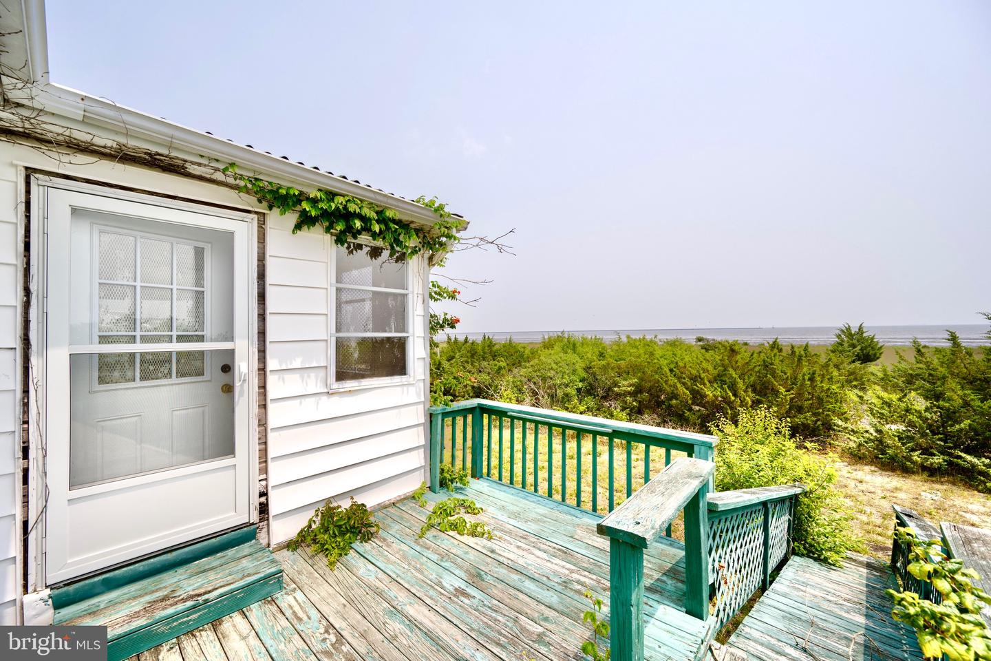 581 Bay Avenue Property Photo 2