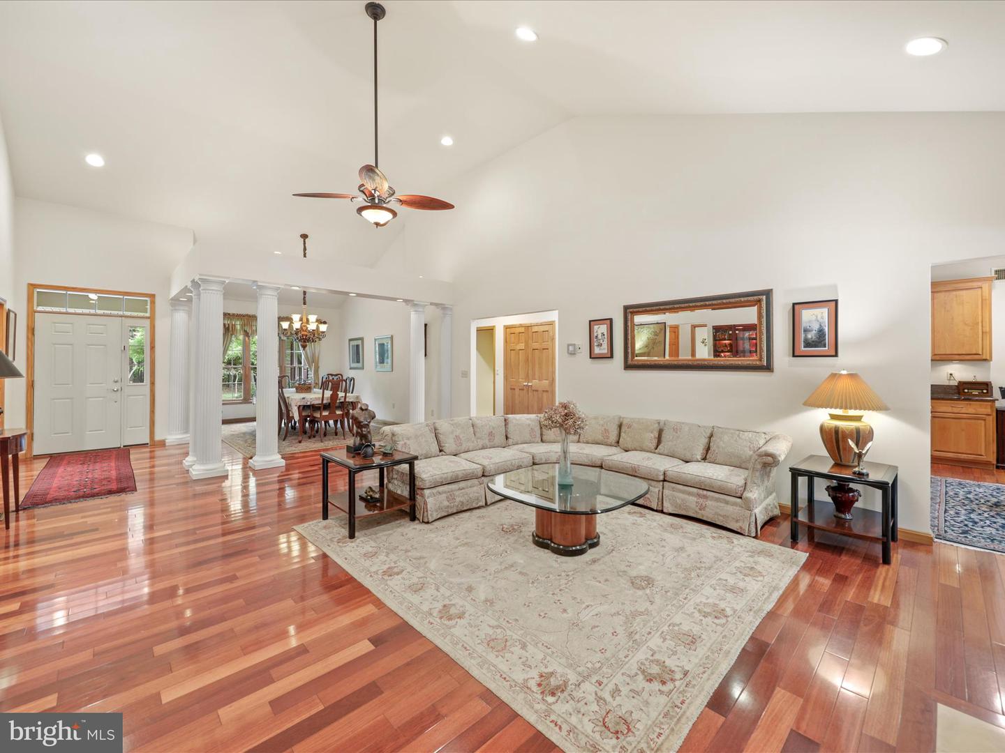 30509 Hollymount Rd Property Photo 5
