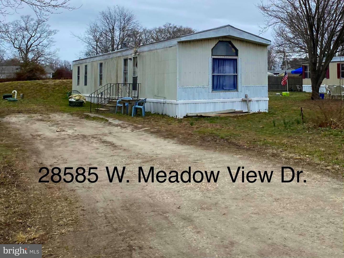 28585 W MEADOWVIEW DR Property Photo 1