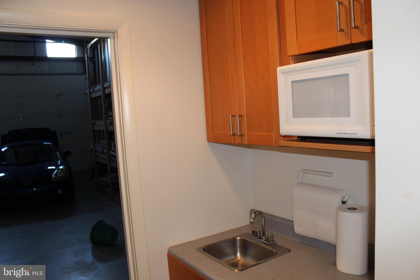 17493 Nassau Commons Blvd Property Photo 8