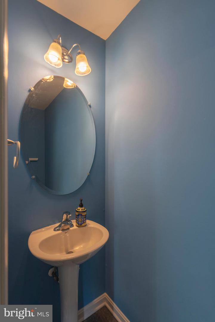 22967 Surry Ln Property Photo 8