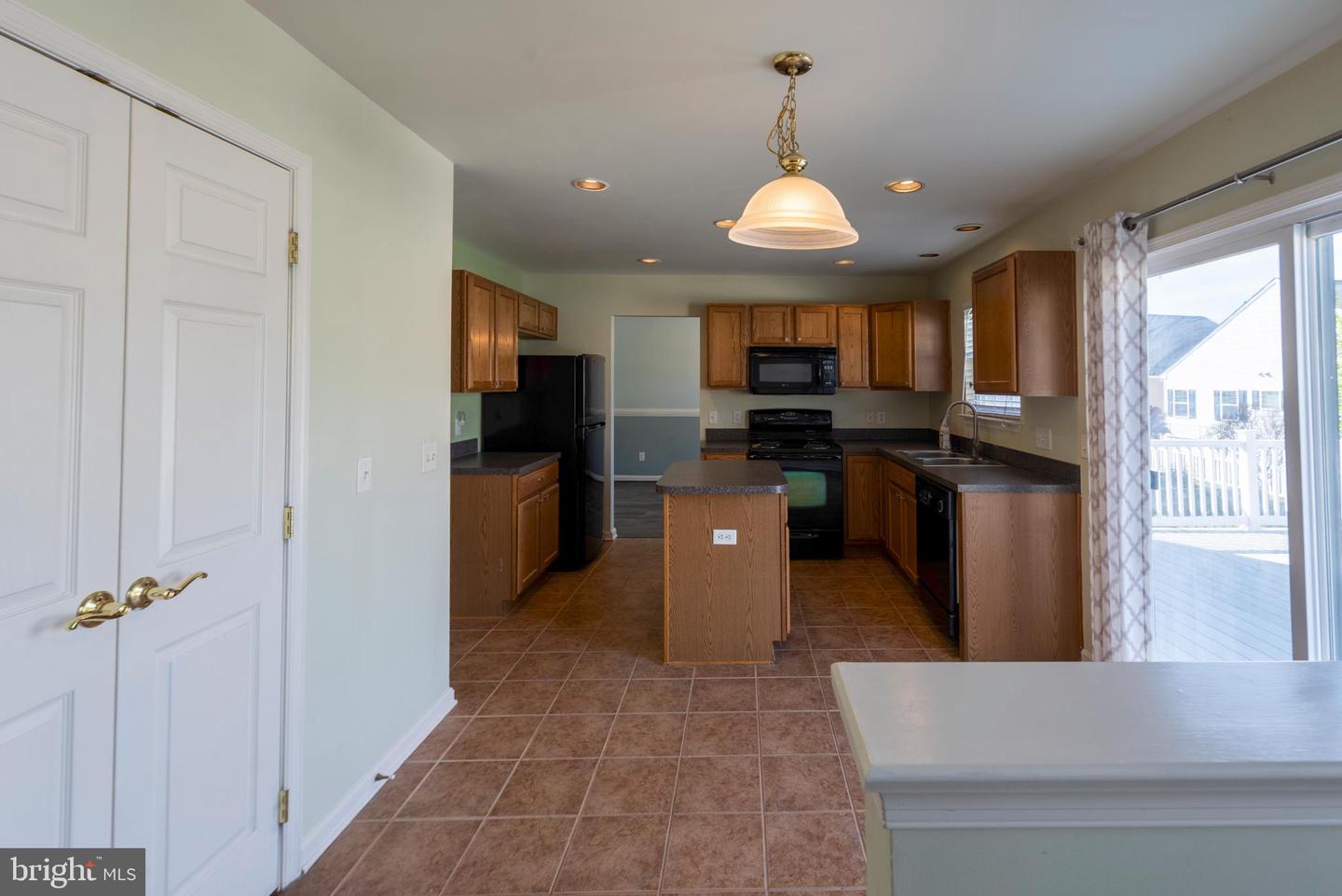 22967 Surry Ln Property Photo 10