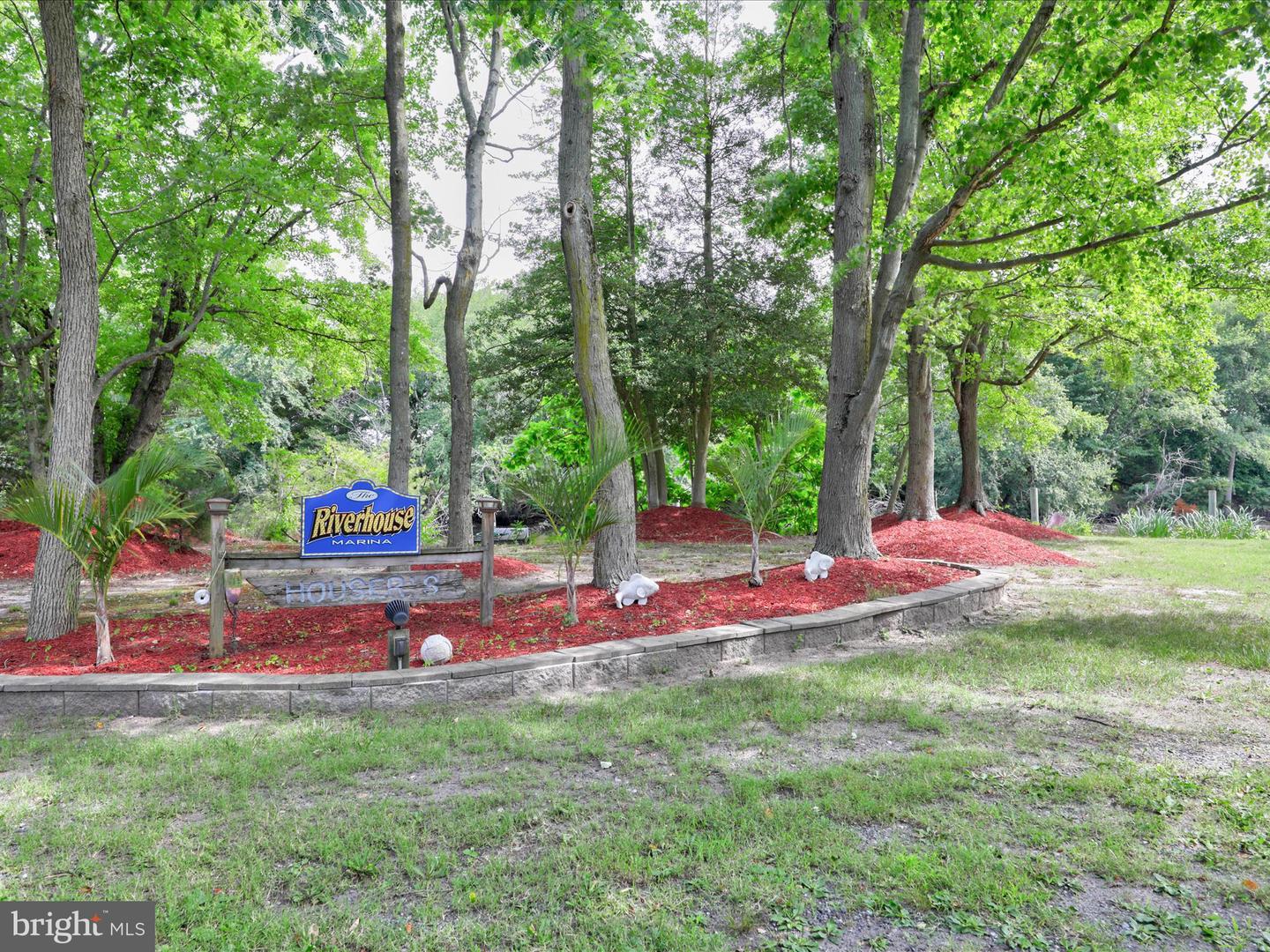 5204 Brown St Property Photo 11