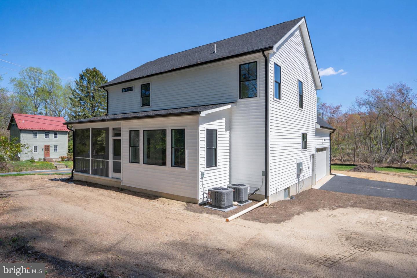 302 Atlantic St Property Photo 4