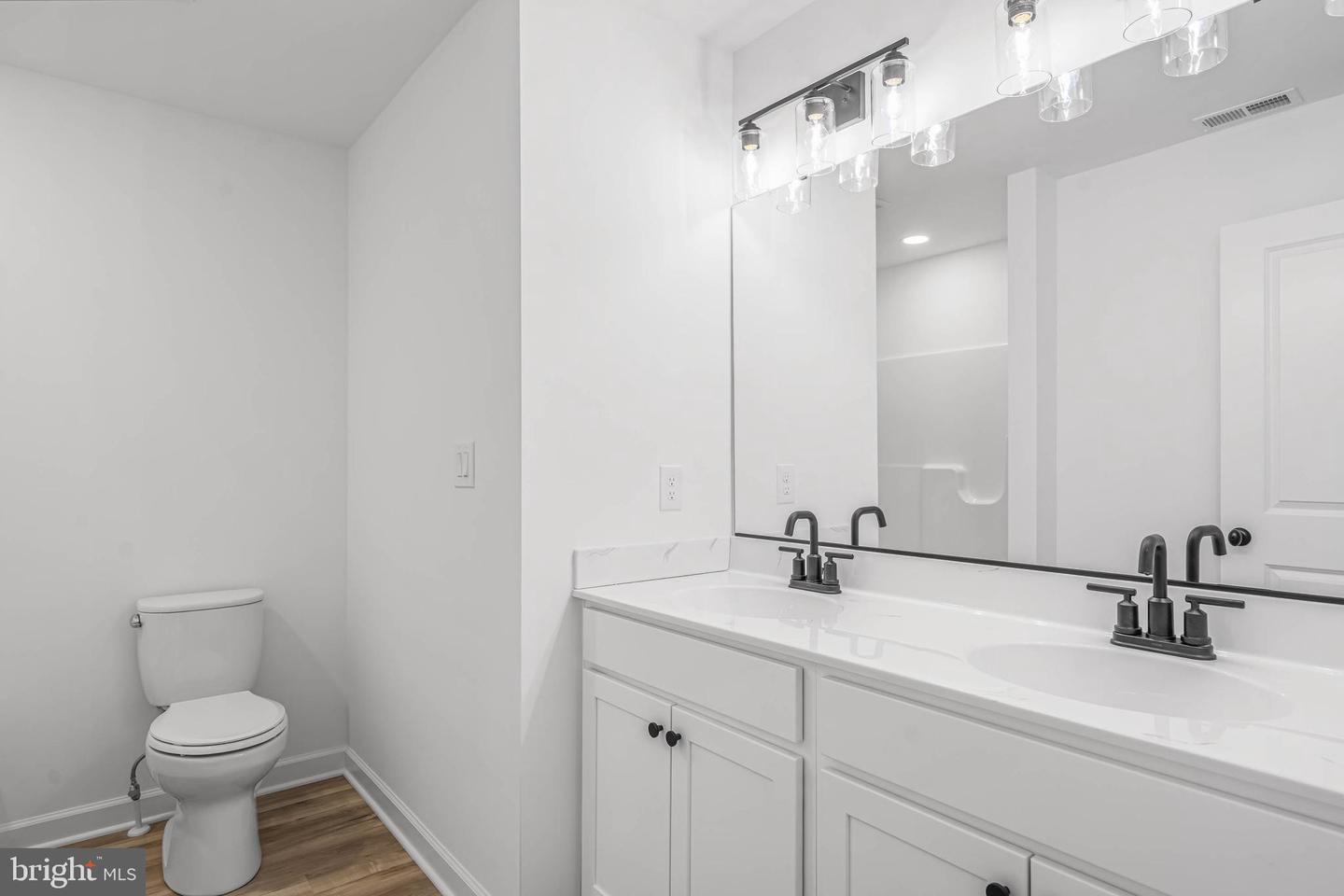 302 Atlantic St Property Photo 24