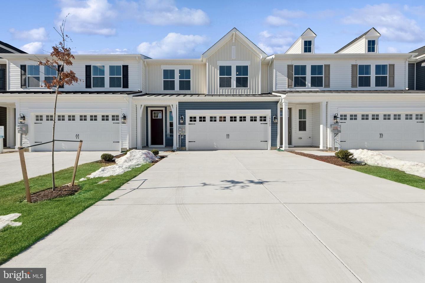 Admiral's Landing Real Estate Listings Main Image