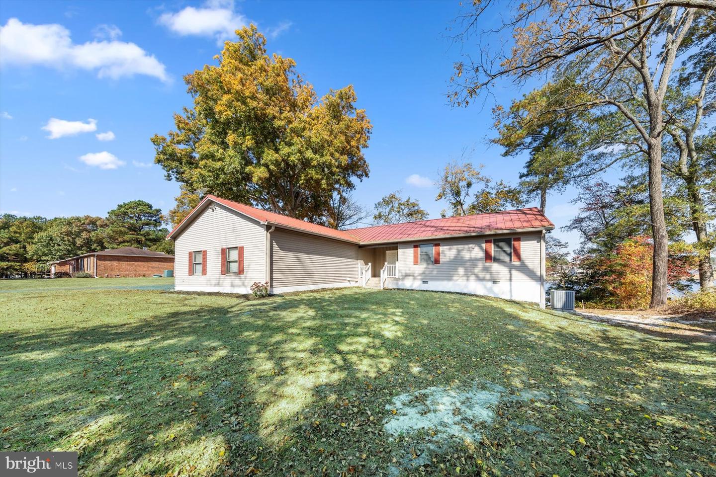 139 W State St Property Photo 3