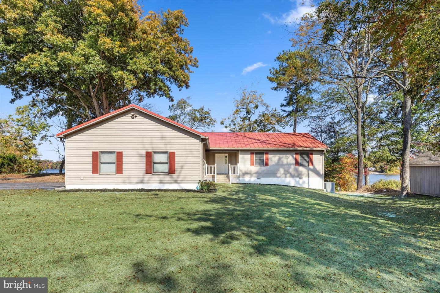 139 W State St Property Photo 5