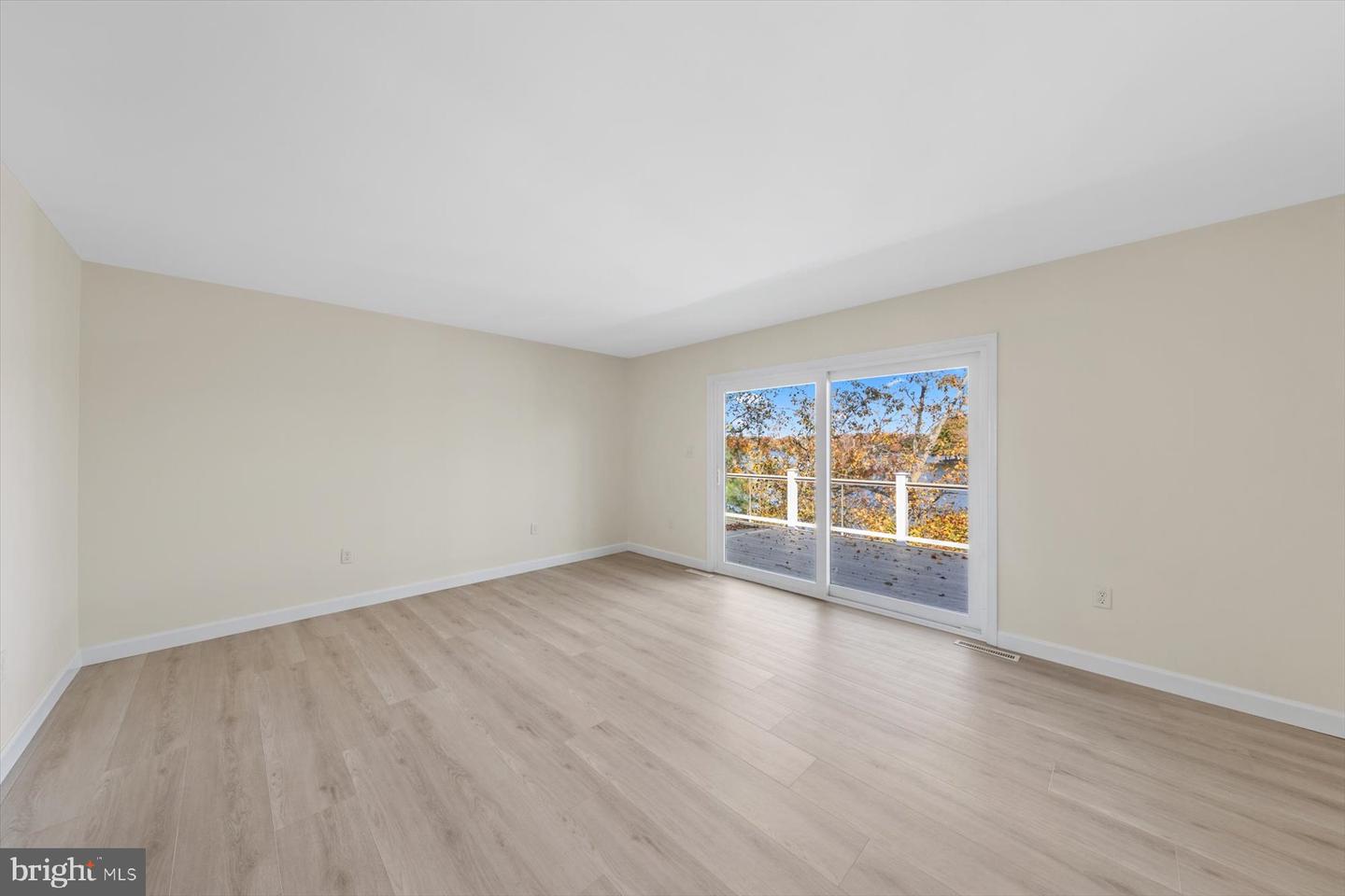 139 W State St Property Photo 10