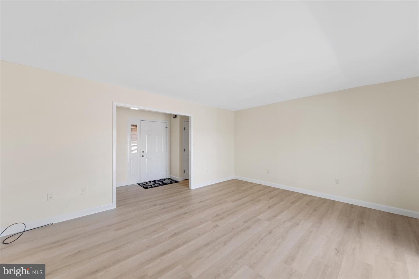 139 W State St Property Photo 11