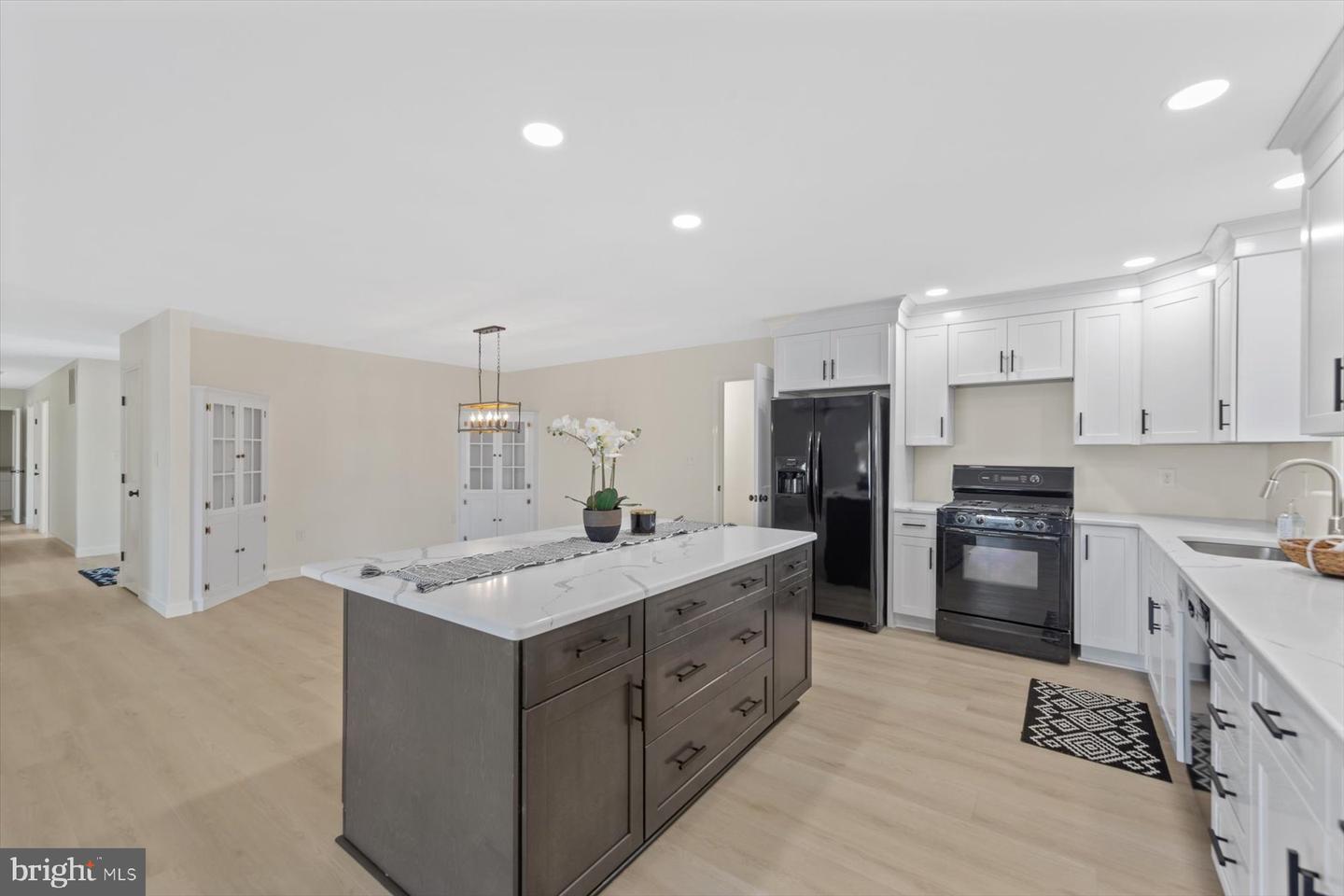 139 W State St Property Photo 17