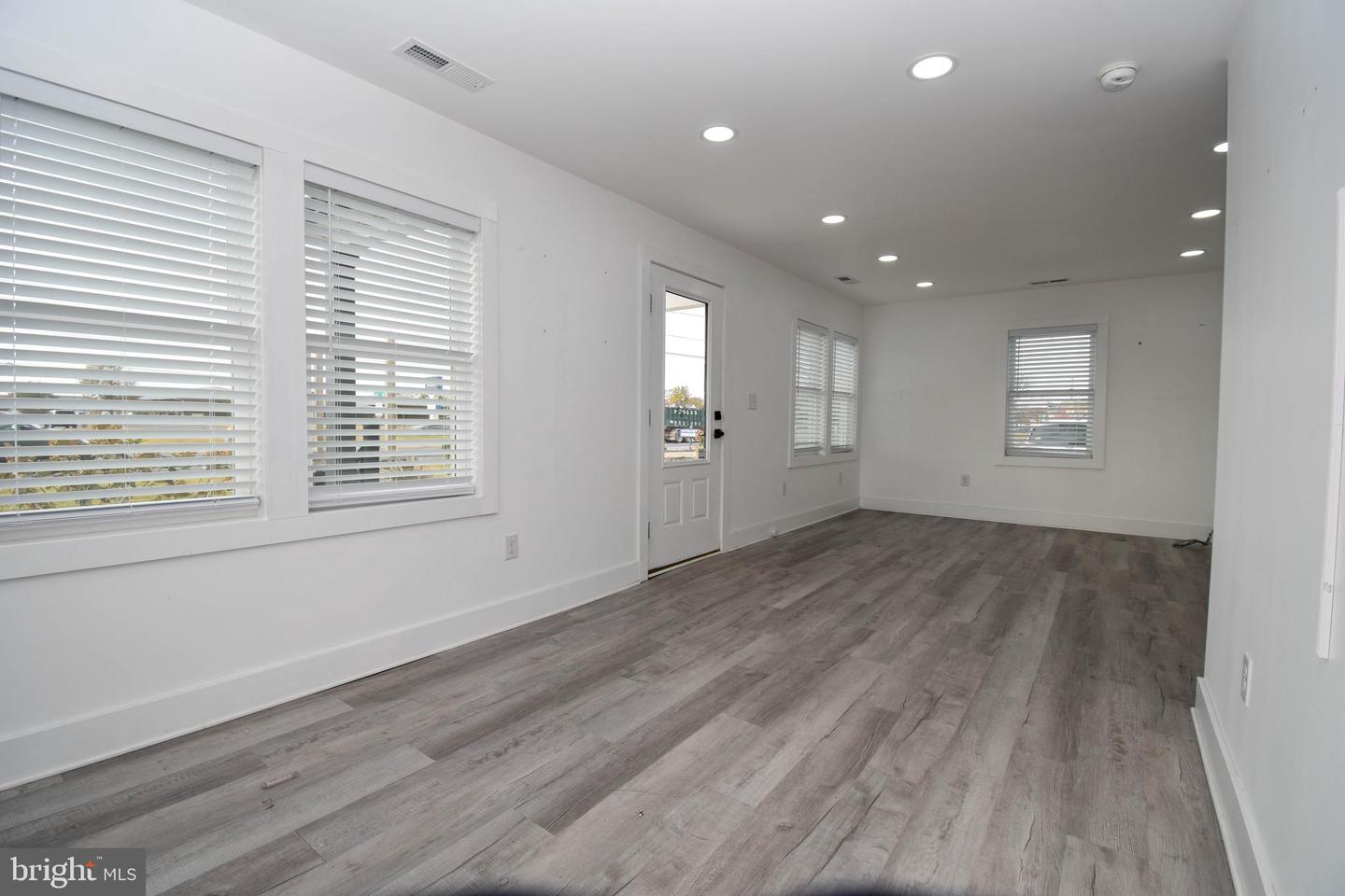 28537 Dupont Blvd Property Photo 4