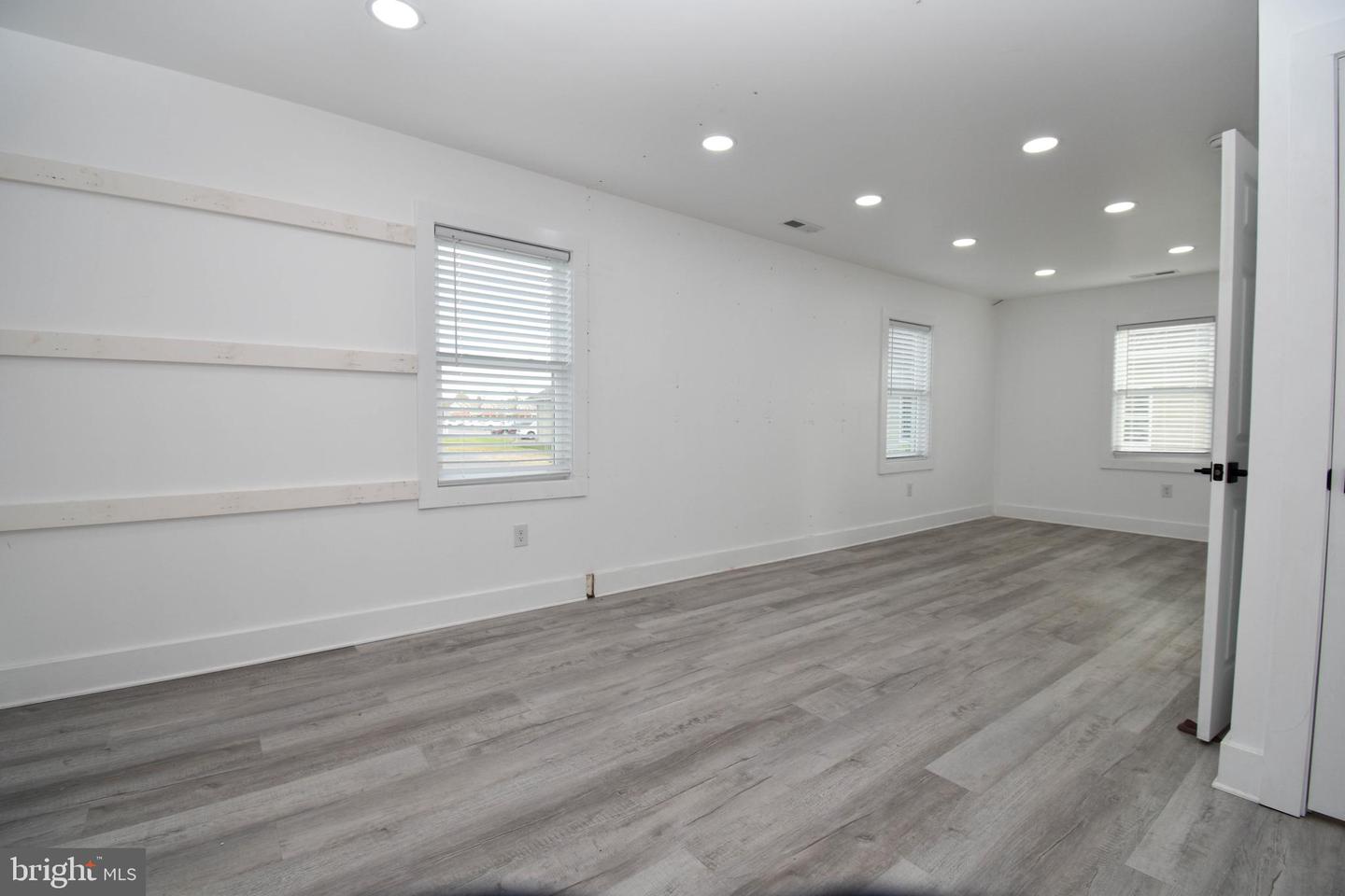 28537 Dupont Blvd Property Photo 8