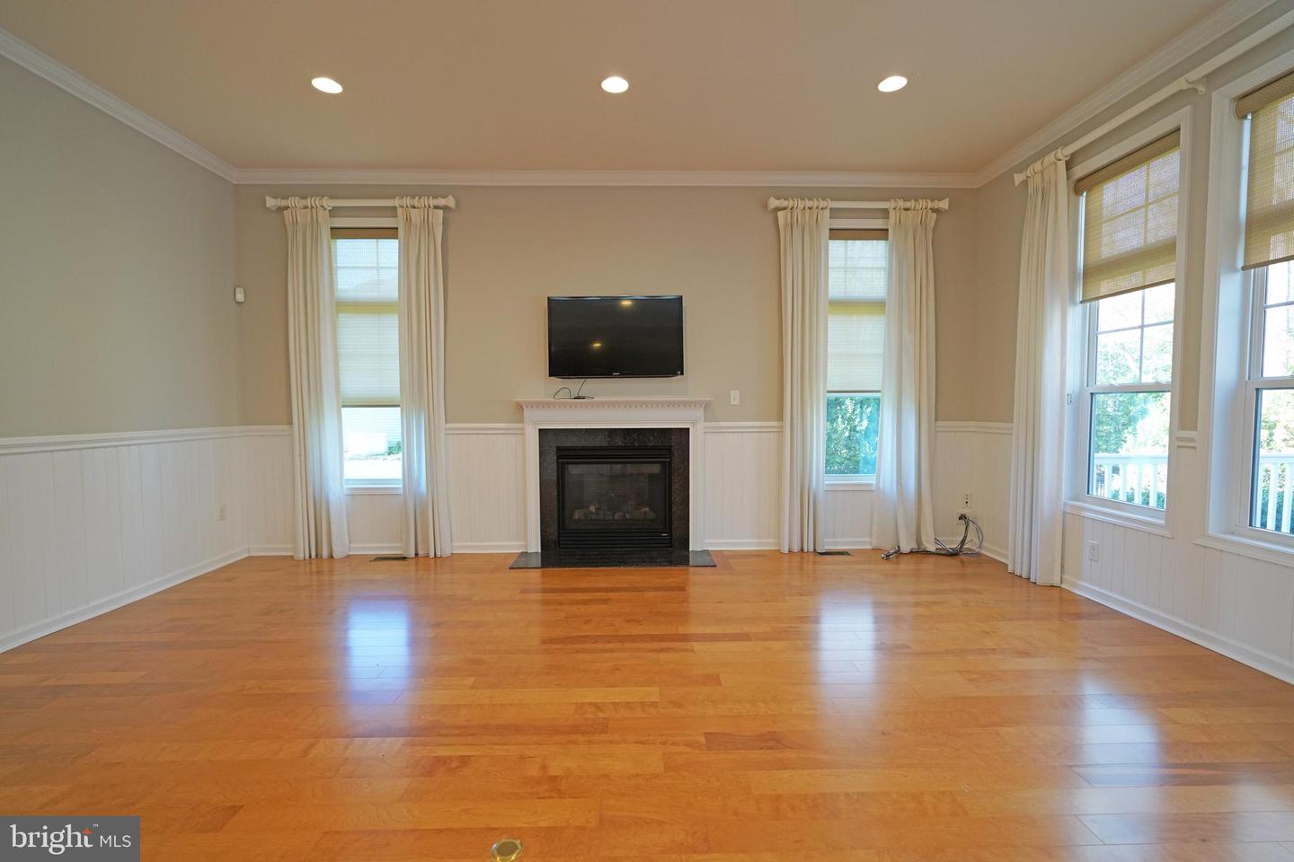 23864 Samuel Adams Cir Property Photo 8