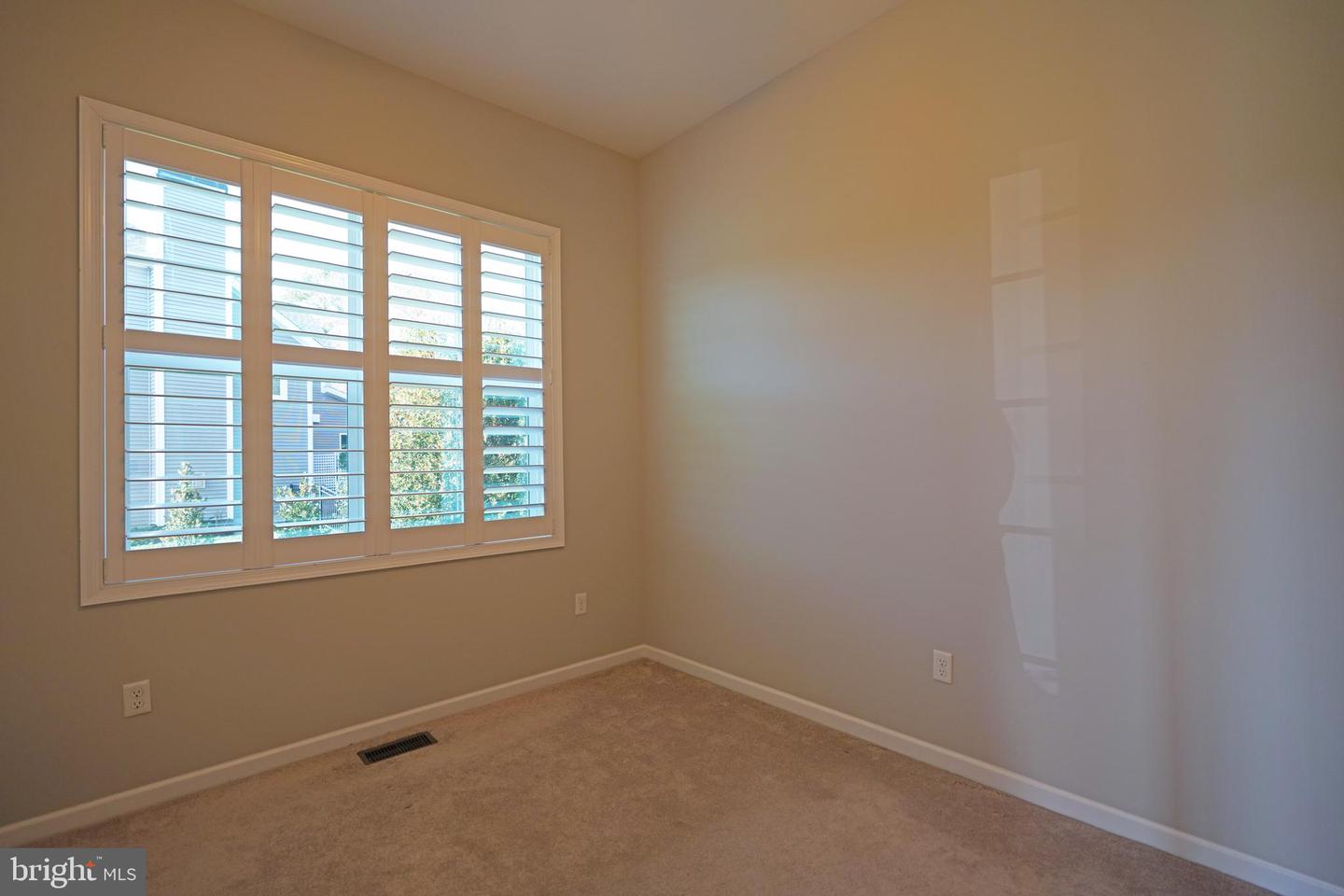 23864 Samuel Adams Cir Property Photo 32