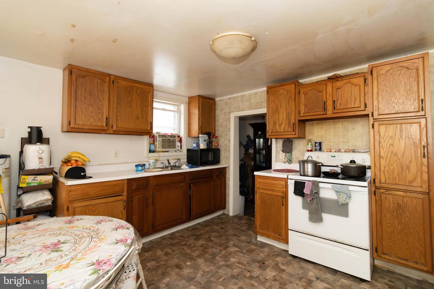 15 & 17 E High St Property Photo 16