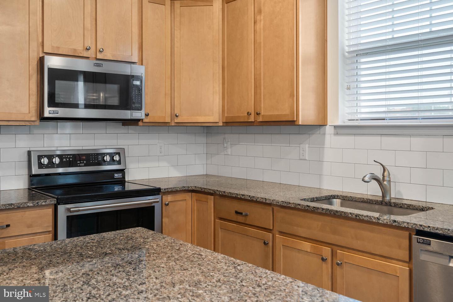 35031 Dundee St #6 Property Photo 8