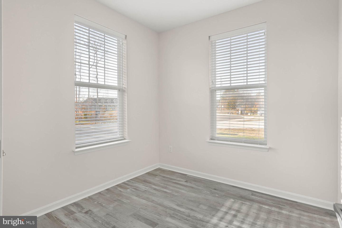 35031 Dundee St #6 Property Photo 18