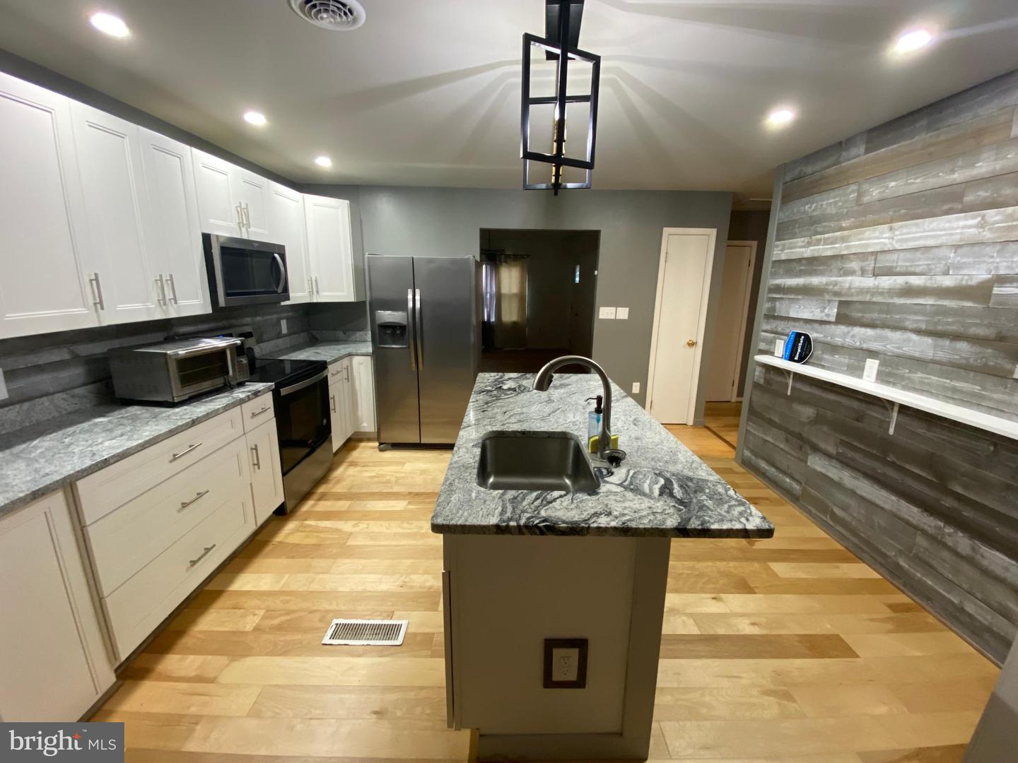 6 W Minor St Property Photo 4