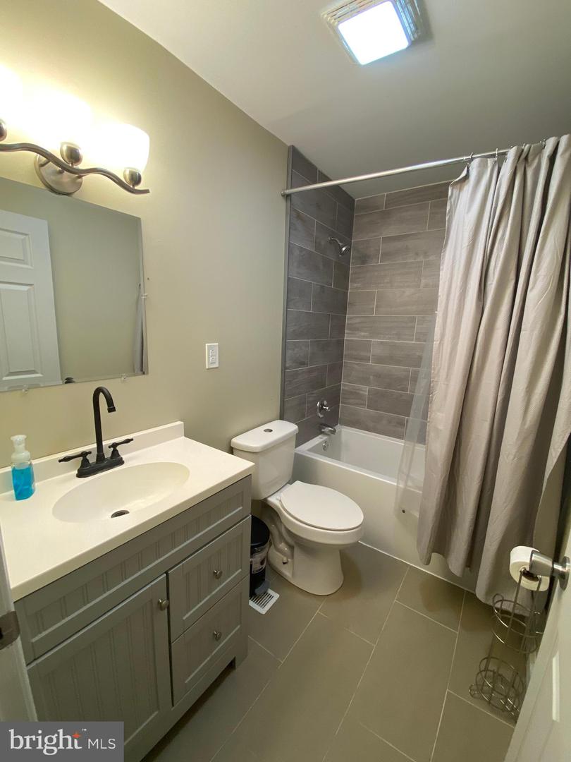 6 W Minor St Property Photo 9