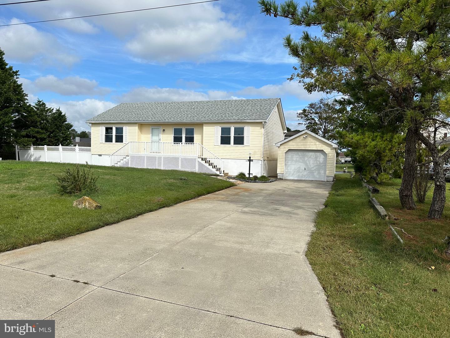 34813 Bookhammer Landing Rd Property Photo 3