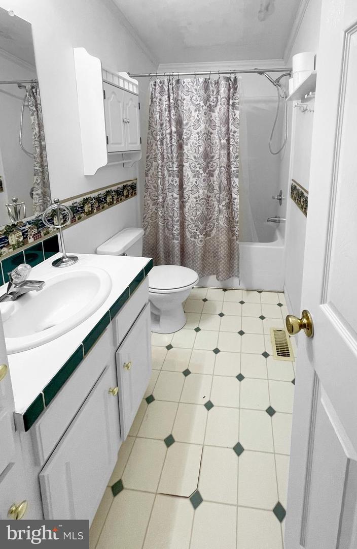 27721 King Charles Dr Property Photo 8