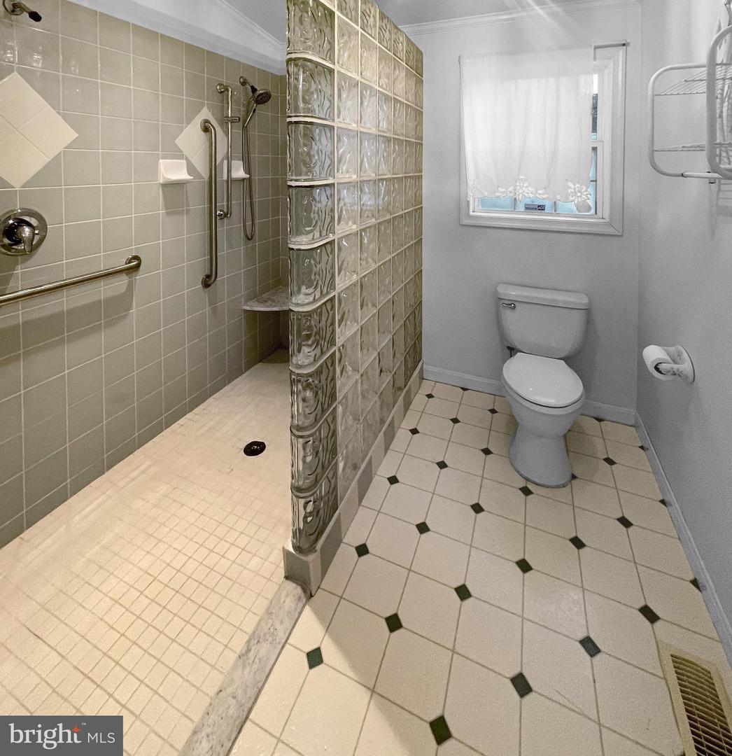 27721 King Charles Dr Property Photo 9