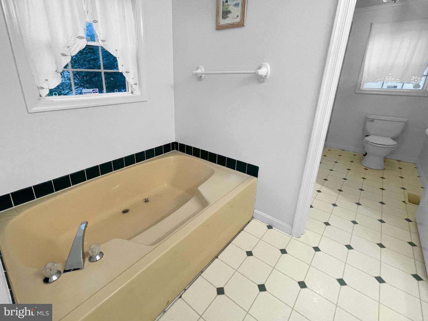 27721 King Charles Dr Property Photo 11