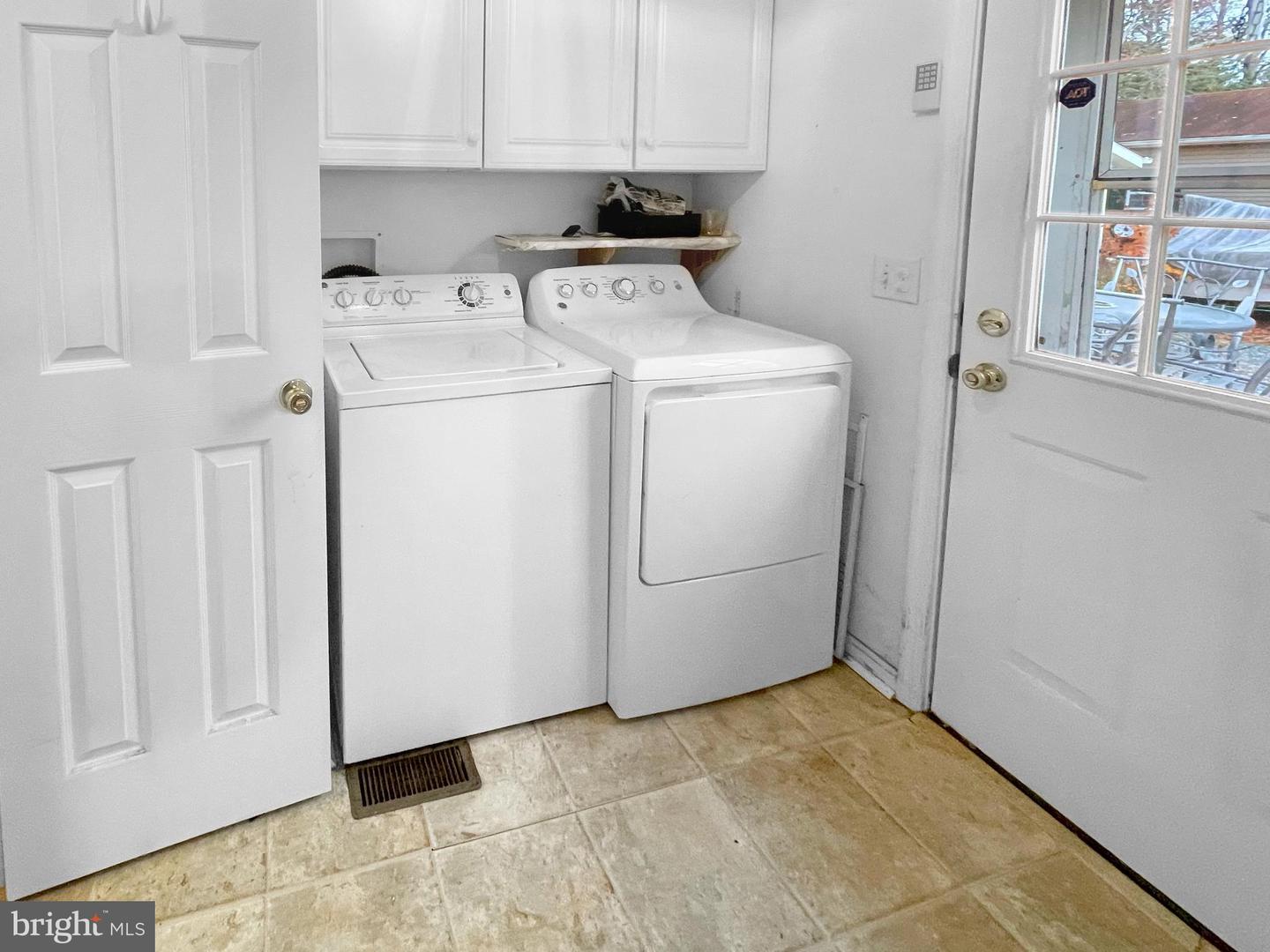 27721 King Charles Dr Property Photo 15