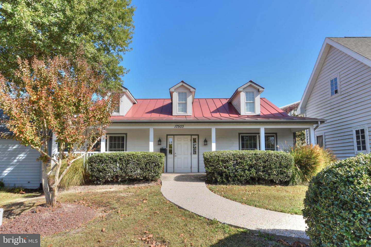 17503 Nassau Commons Blvd Property Photo 1